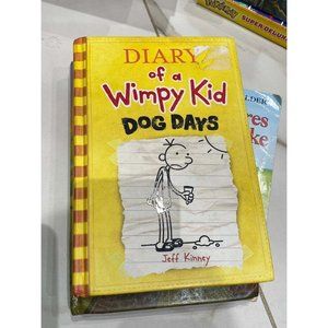 Diary of A Whimpy Kid Dog Days by Jeff Kinney